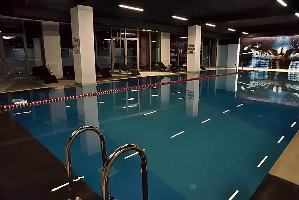 Fit-216-Spor-Salonu-–-Kapali-Havuz-scaled